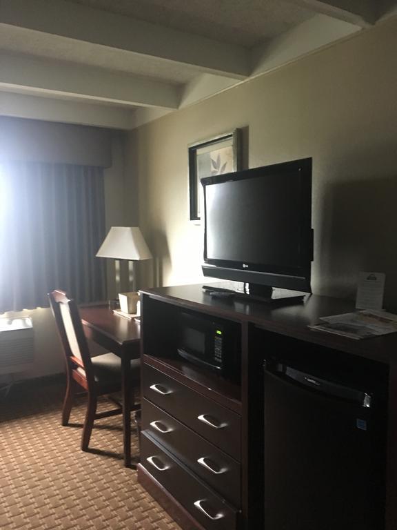 Days Inn By Wyndham Bloomington West Экстерьер фото
