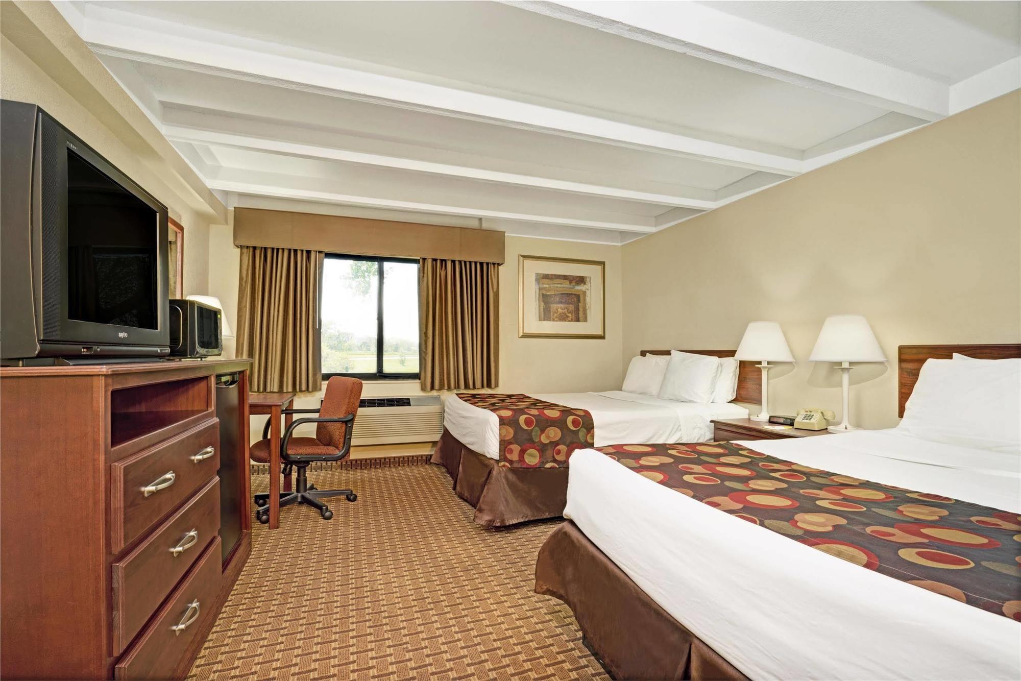 Days Inn By Wyndham Bloomington West Экстерьер фото