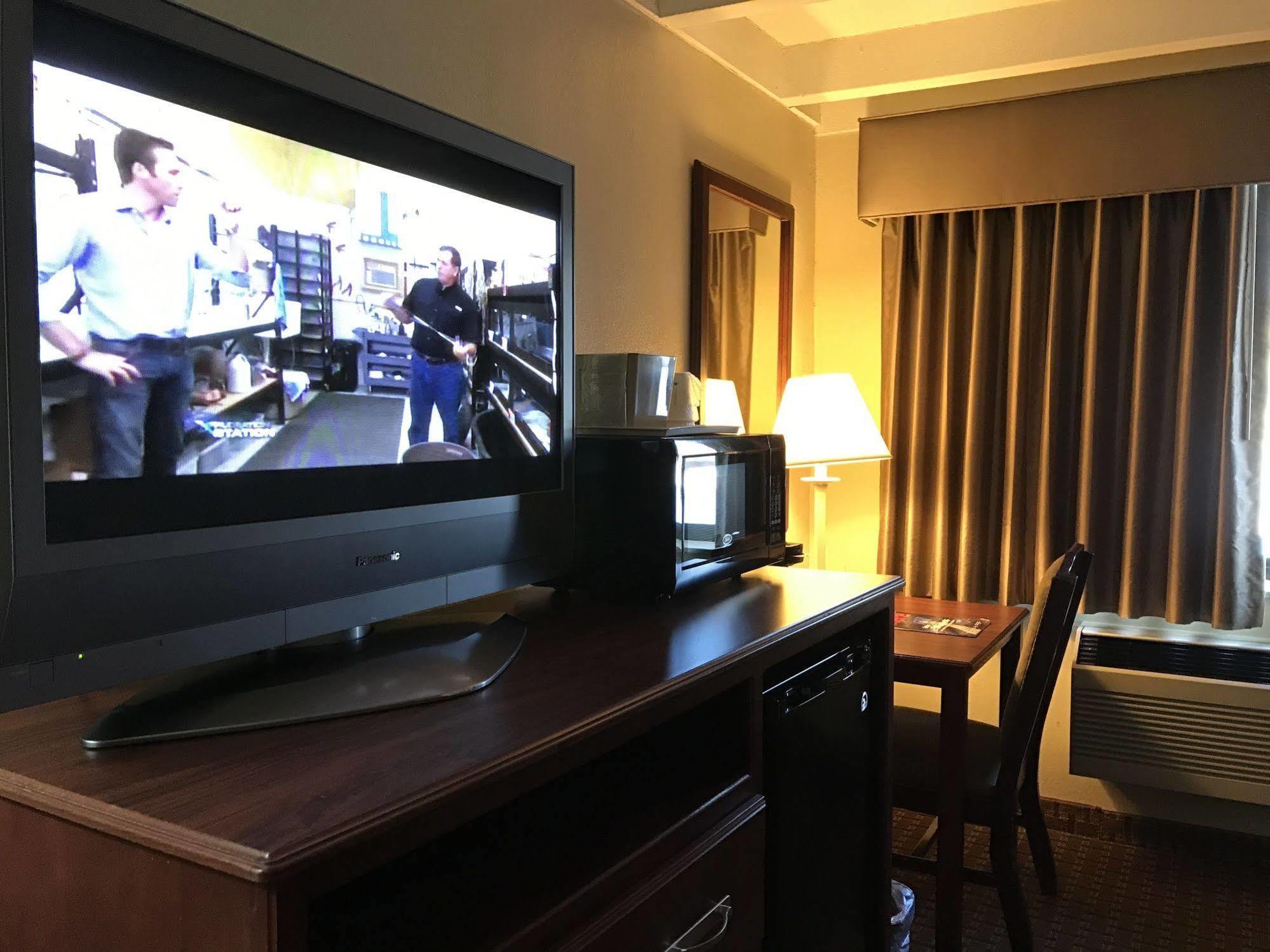 Days Inn By Wyndham Bloomington West Экстерьер фото